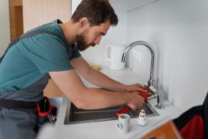 Comment couper l'eau dans un appartement en cas de fuite